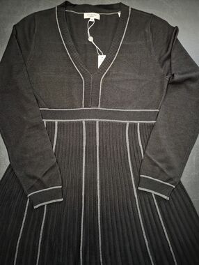 NWT - Max Studio LS V-Neck Black/Charcoal Contrast Trim Midi Sweater Dress- Sz M